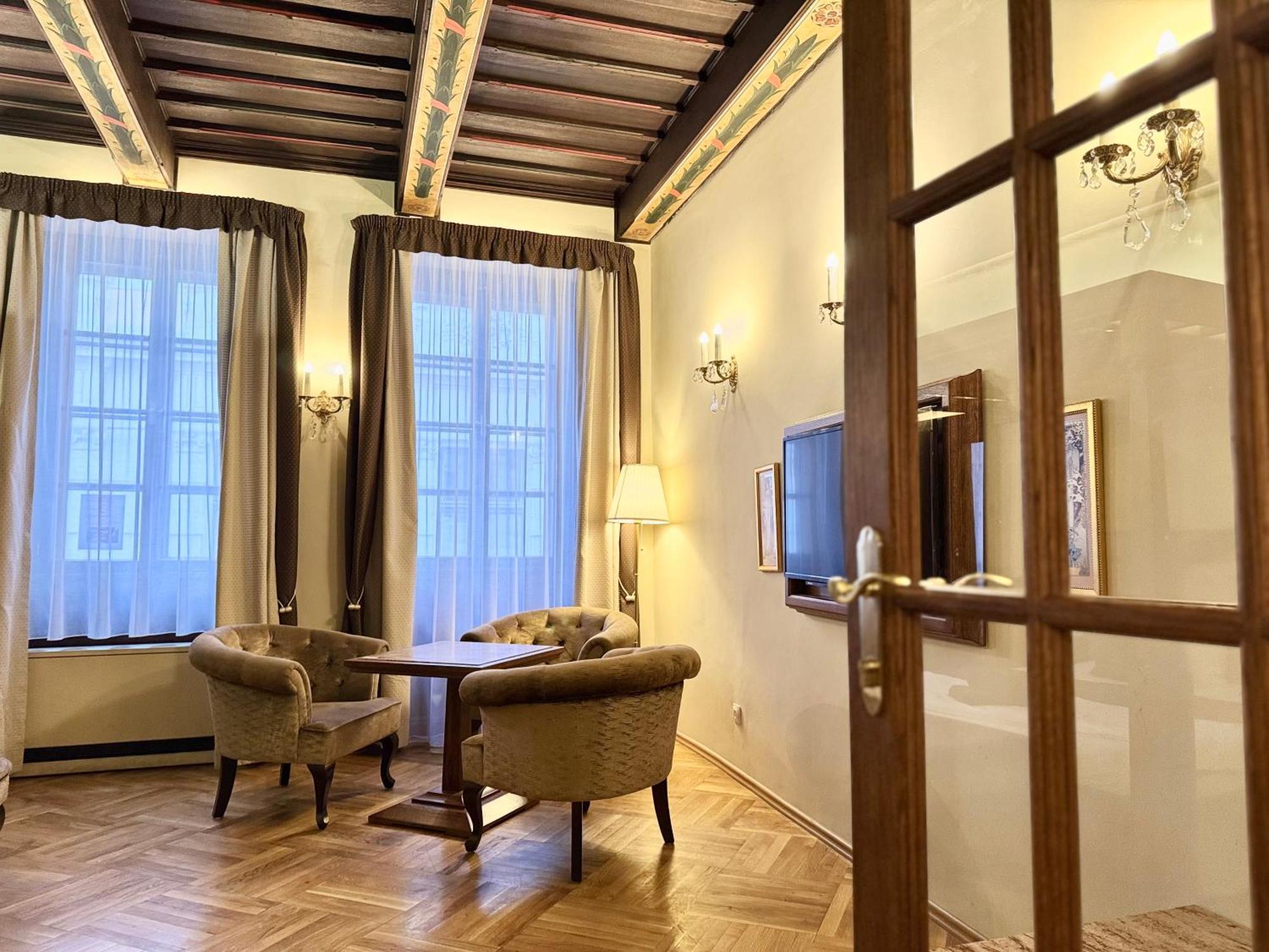 Traditional Prague Apartment Exterior photo